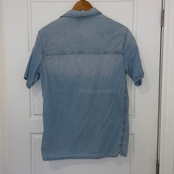 H&M short sleeve button down - Picture 2 of 3